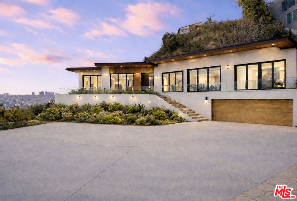 Image of 8527 Hedges Way, Los Angeles, CA, 90069, US