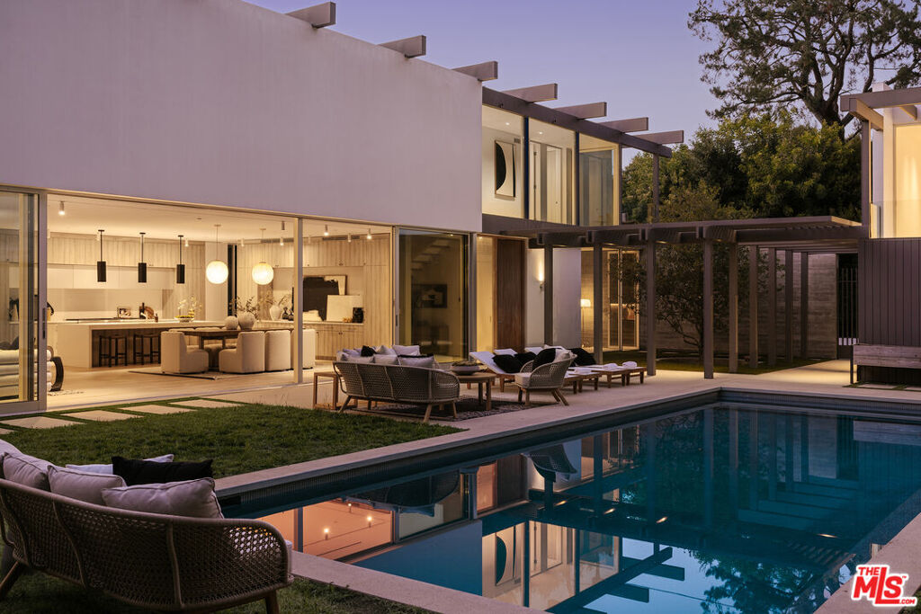 Image of 15520 Hamner Dr, Los Angeles, CA, 90077, US