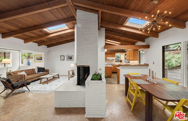 Picture of 3858 Roble Vista Dr, Los Angeles, CA, 90027, US