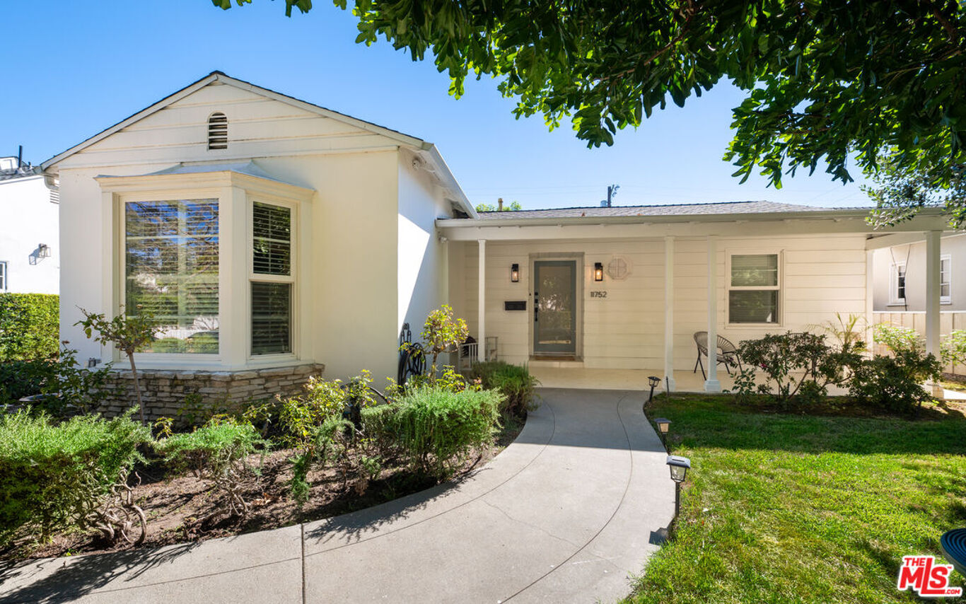 Image of 11752 Hartsook St, Valley Village, CA, 91607, US