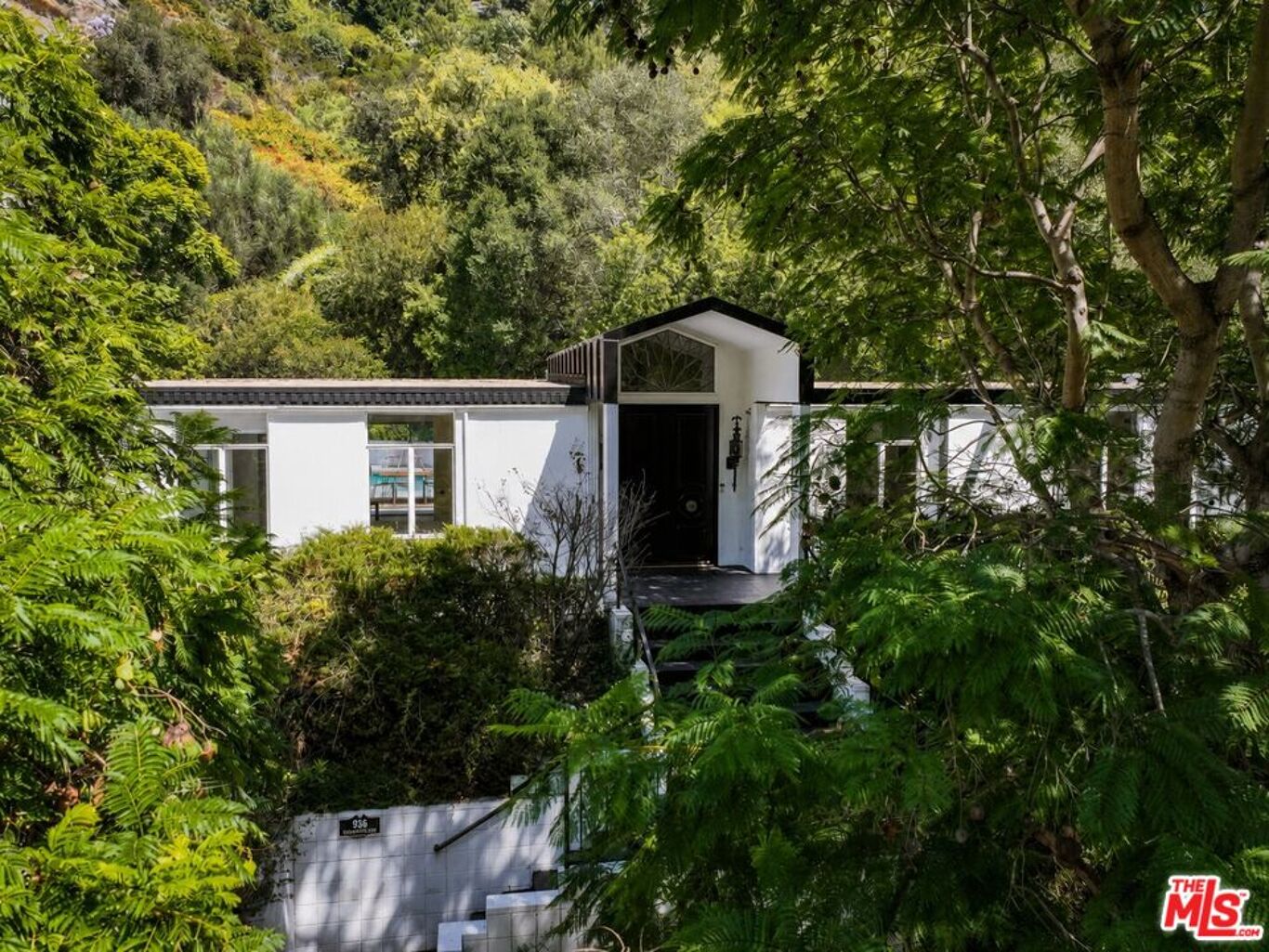 Image of 936 Chantilly Rd, Los Angeles, CA, 90077, US