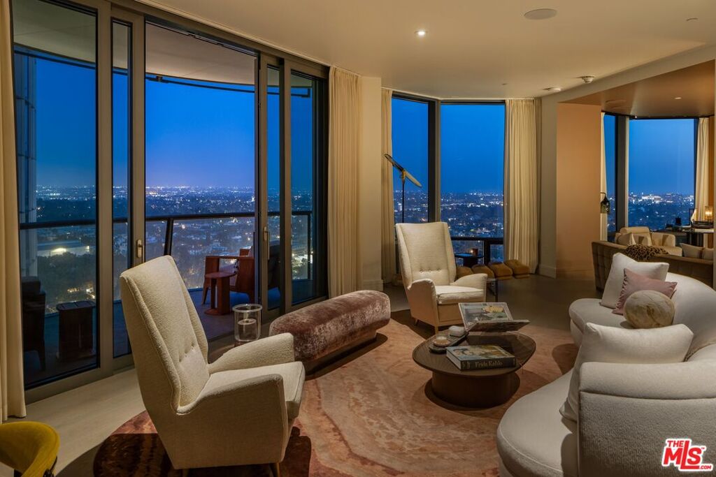 Image of 211 W Elm Ct Unit: 17B, Los Angeles, CA, 90067, US