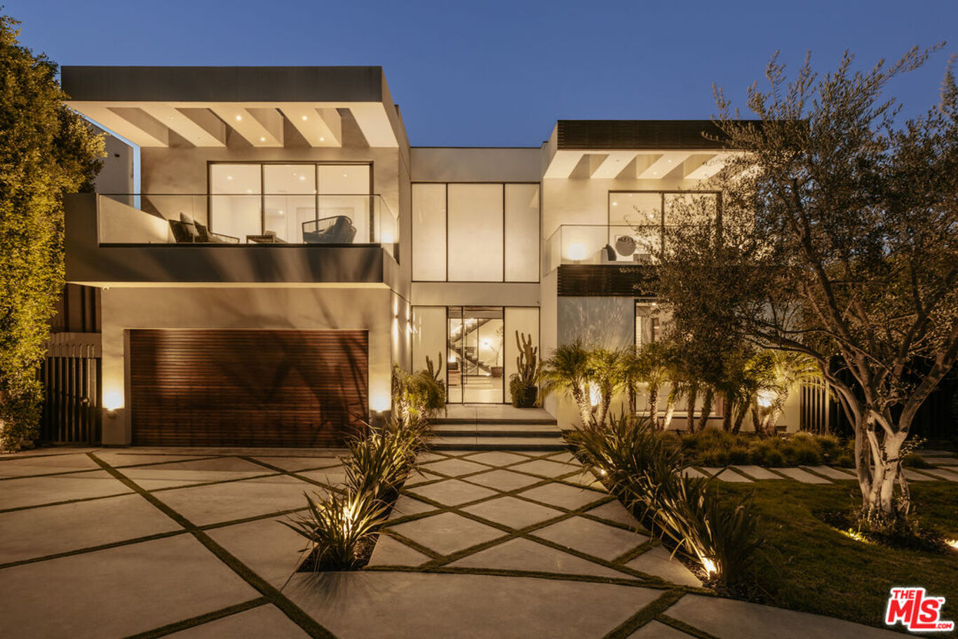 Image of 7107 Macapa Dr, Los Angeles, CA, 90068, US