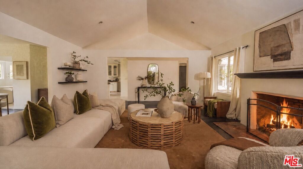 Image of 9146 St Ives Dr, West Hollywood, CA, 90069, US