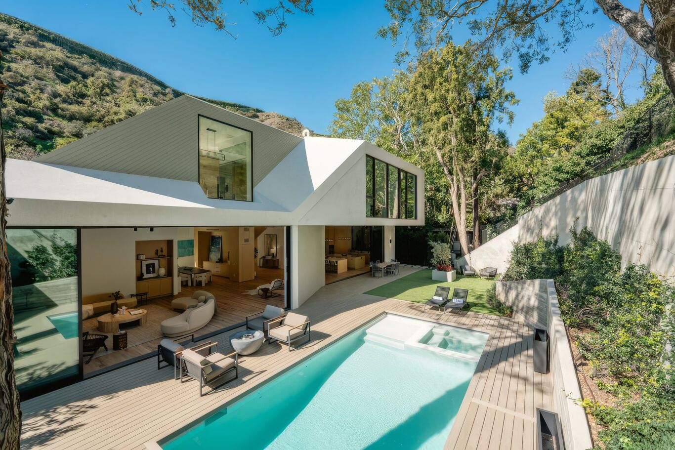 Image of 1508 Roscomare Rd, Los Angeles, CA, 90077, US