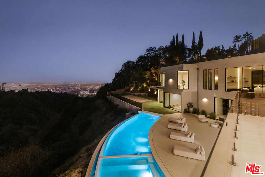 Image of 9262 Thrush Way, Los Angeles, CA, 90069, US
