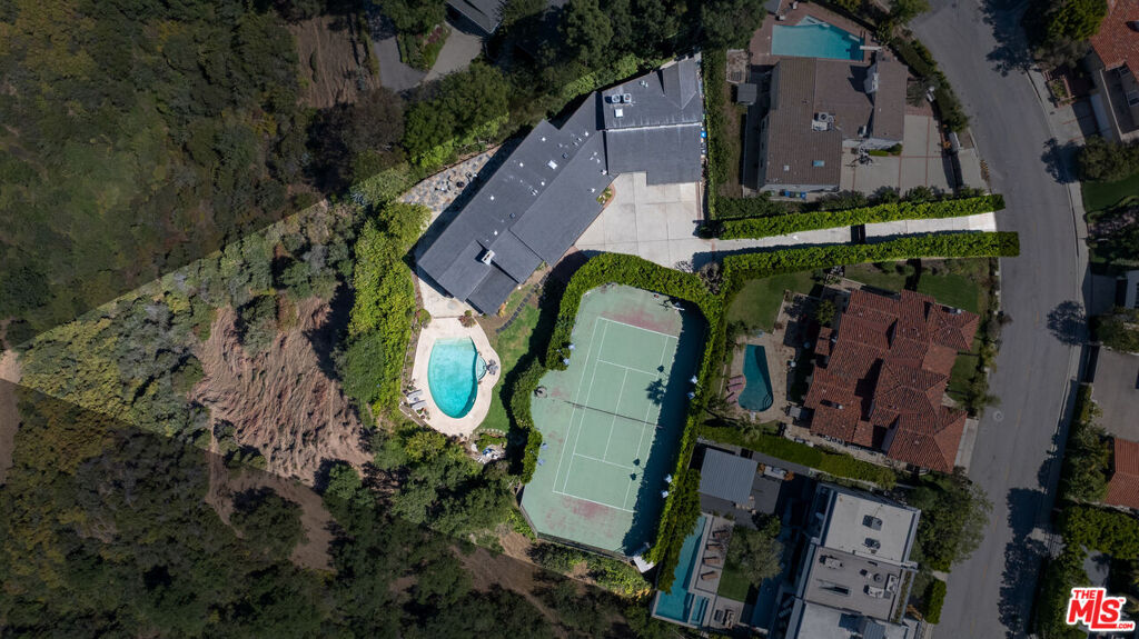 Image of 1612 Stradella Rd, Los Angeles, CA, 90077, US