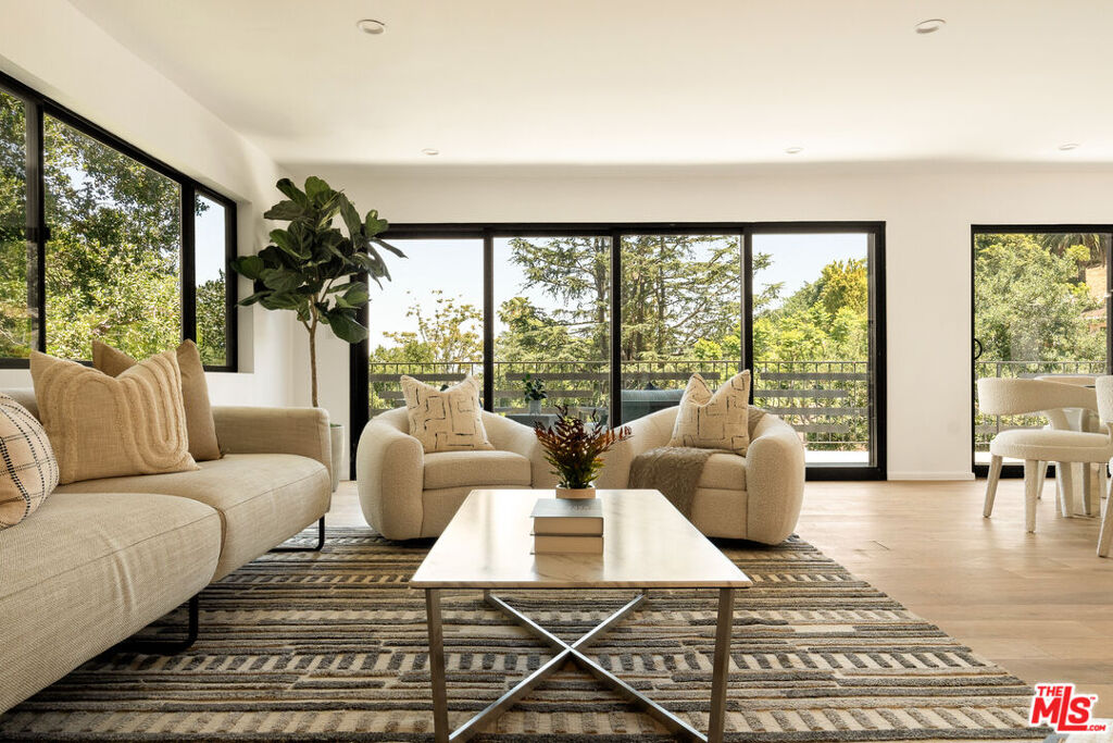 Image of 11587 Sunshine Ter, Studio City, CA, 91604, US