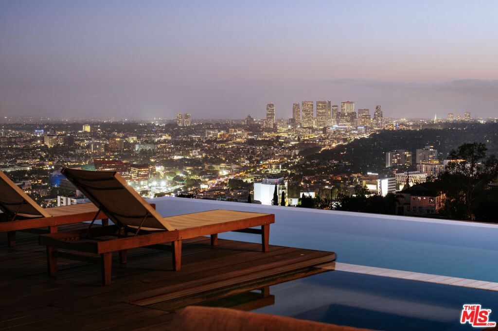 Image of 8404 Franklin Ave, Los Angeles, CA, 90069, US