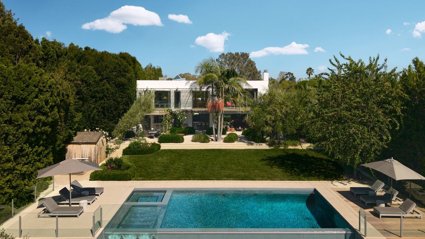 Image of  621 N Bonhill Rd, Los Angeles, CA, 90049, United States