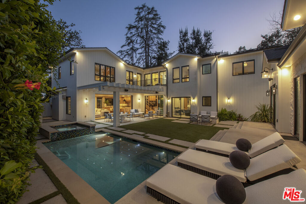 Image of 196 S Greenfield Ave, Los Angeles, CA, 90049, US