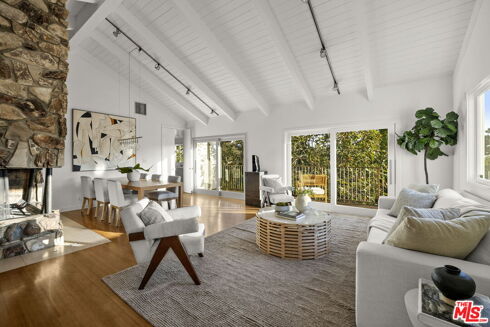 Picture of 5 bedroom house for sale.