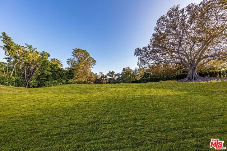 Picture of 150 S Carolwood Dr, Los Angeles, CA, 90077, US