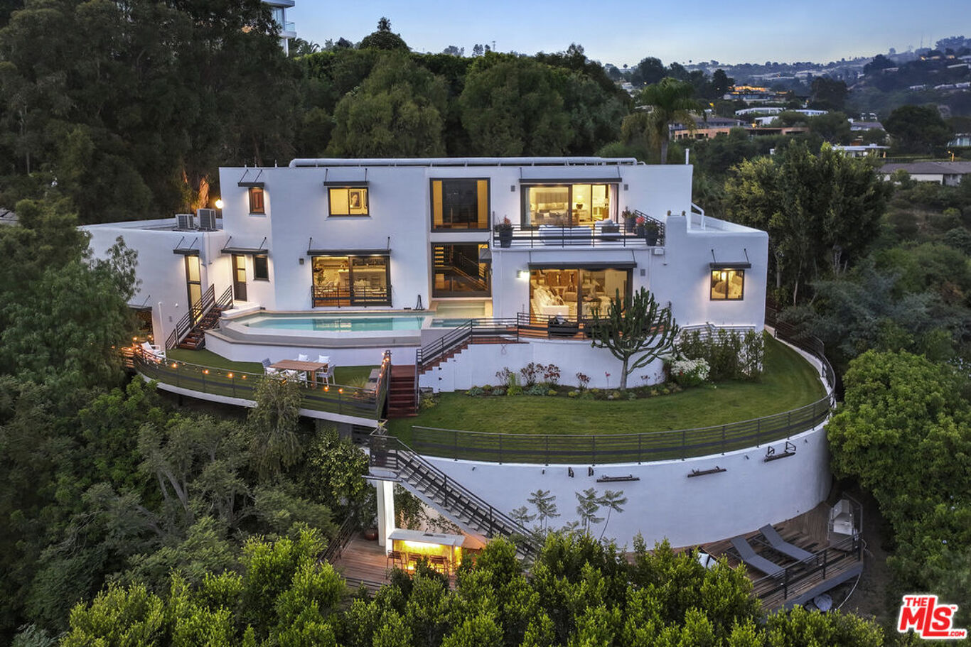 Image of 9330 Beverly Crest Dr, Beverly Hills, CA, 90210, US