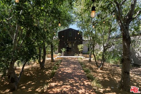 Picture of 6 bedroom house for sale.