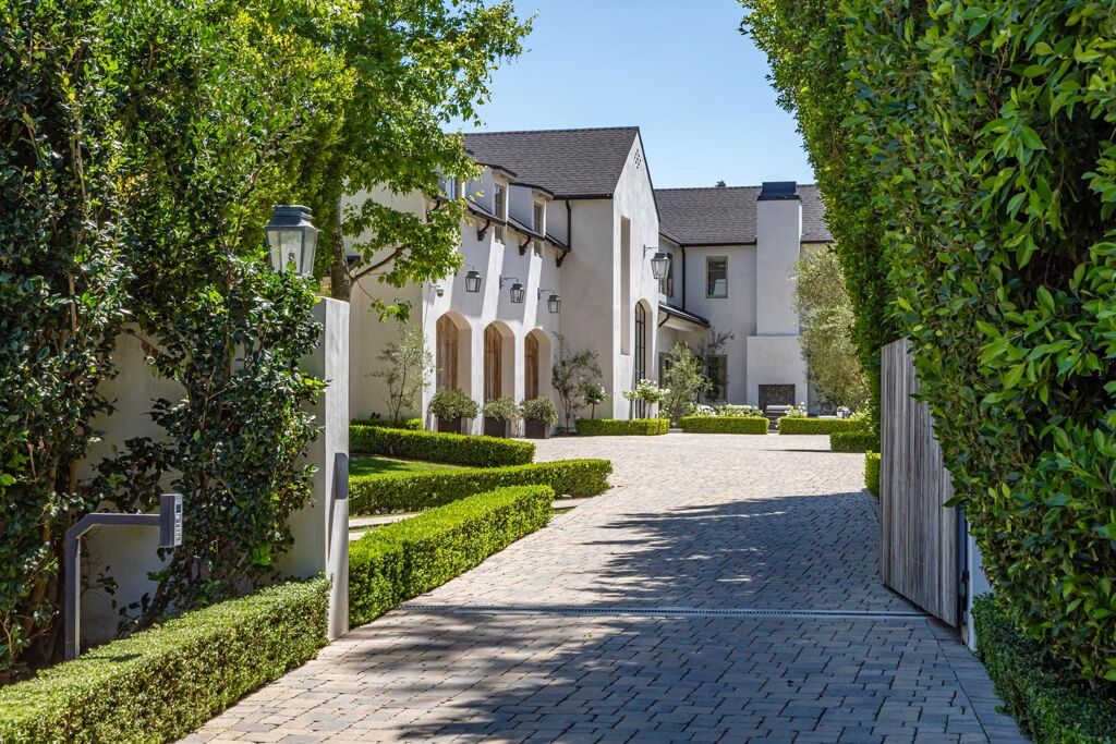 Image of 11951 Pinnacle Pl, Beverly Hills, CA, 90210, United States