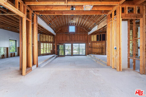 Picture of 4 bedroom house for sale.