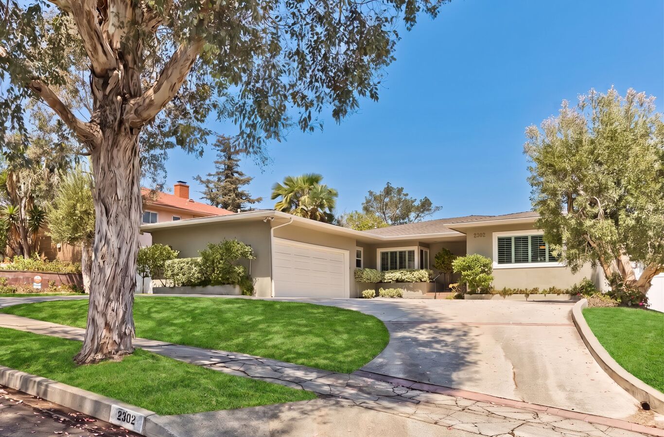 Image of 2302 Duxbury Cir, Los Angeles, CA, 90034, US