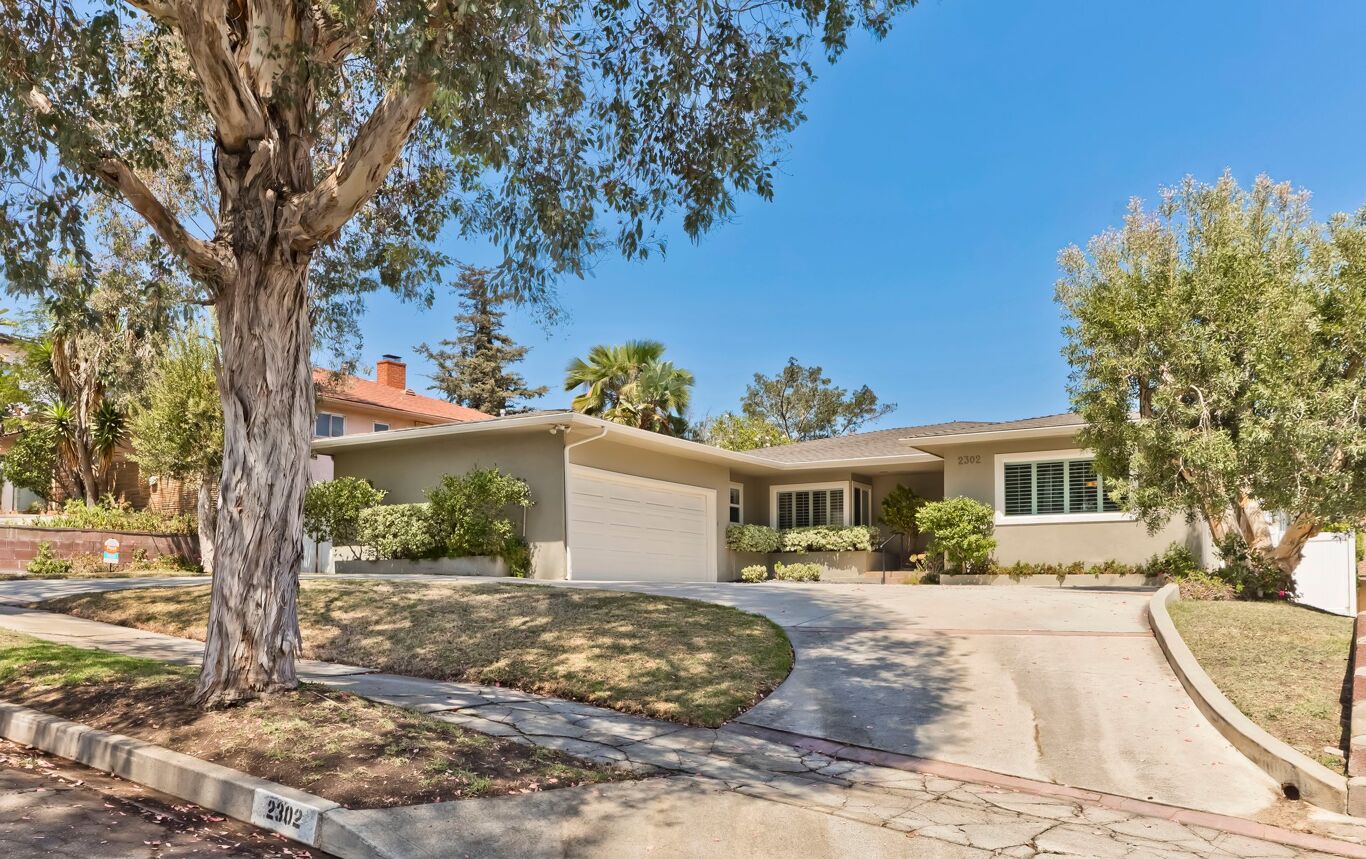 Image of 2302 Duxbury Cir, Los Angeles, CA, 90034, US