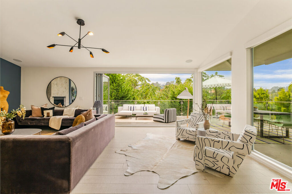 Image of 279 Mabery Rd, Santa Monica, CA, 90402, US