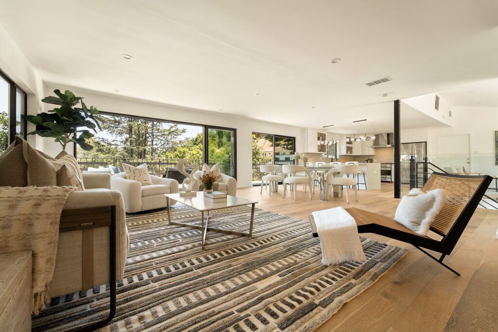 Image of 11587 Sunshine Ter, Studio City, CA, 91604, US