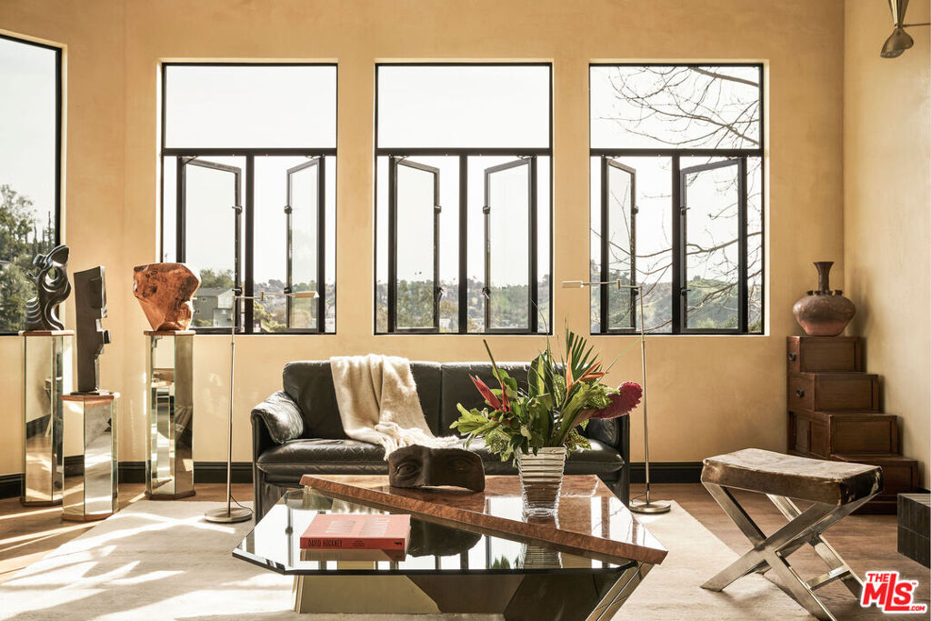 Image of 3761 Glenalbyn Dr, Los Angeles, CA, 90065, US