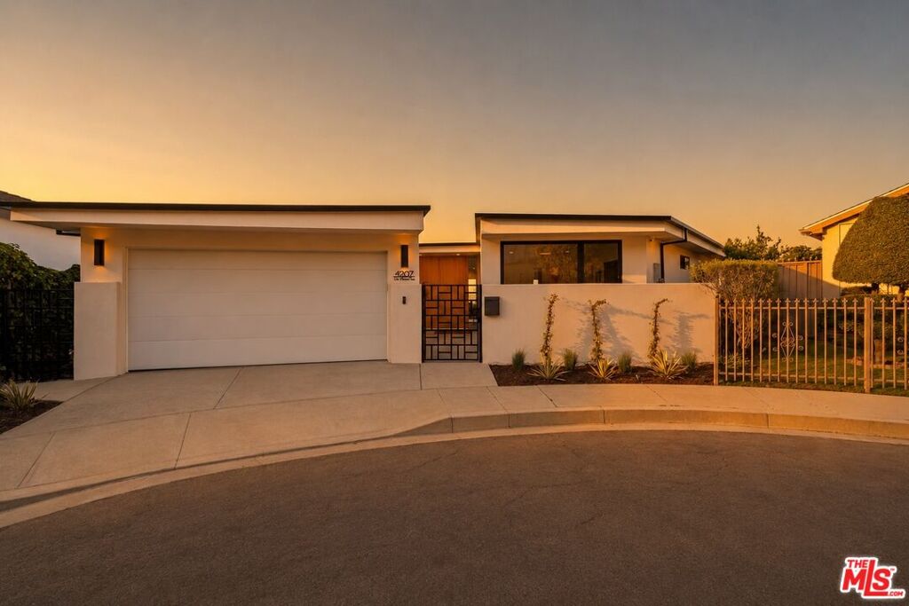 Image of 4207 Don Alanis Pl, Los Angeles, CA, 90008, US