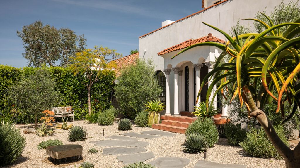 Image of 330 N Arden Blvd, Los Angeles, CA, 90004, US