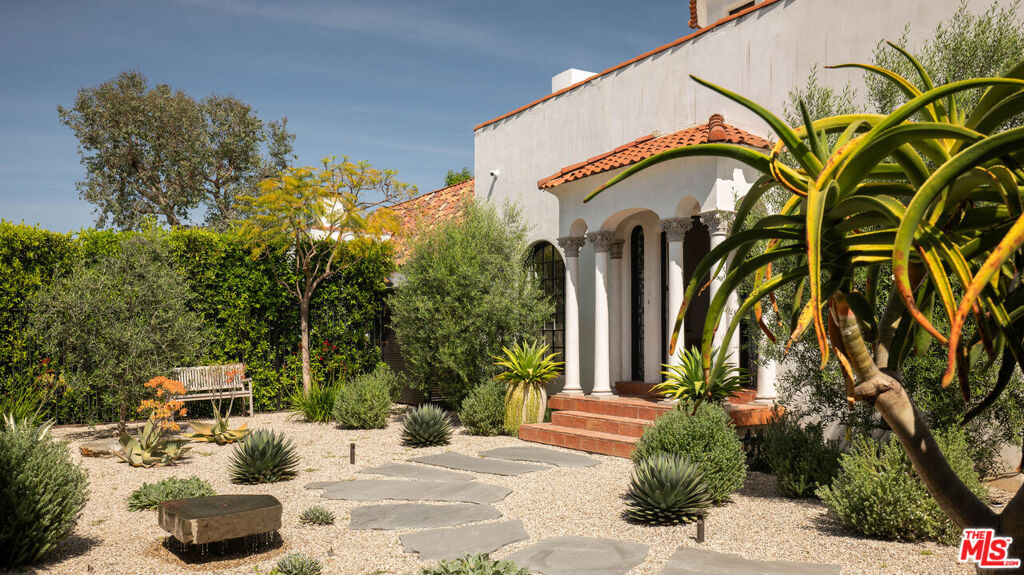 Image of 330 N Arden Blvd, Los Angeles, CA, 90004, US