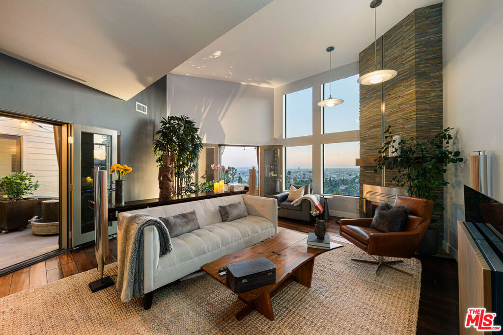 Image of 5677 Spreading Oak Dr, Los Angeles, CA, 90068, US