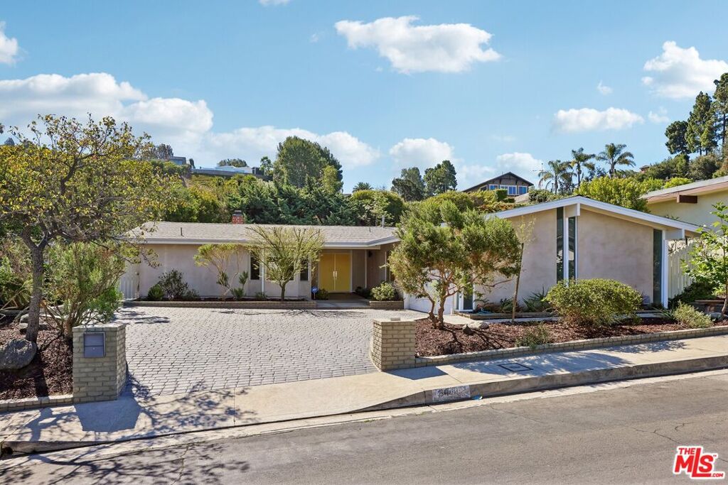 Image of 3000 Dona Emilia Dr, Los Angeles, CA, 91604, US