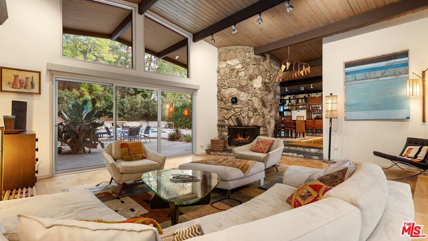 Image of 13044 Sky Valley Rd, Los Angeles, CA, 90049, US