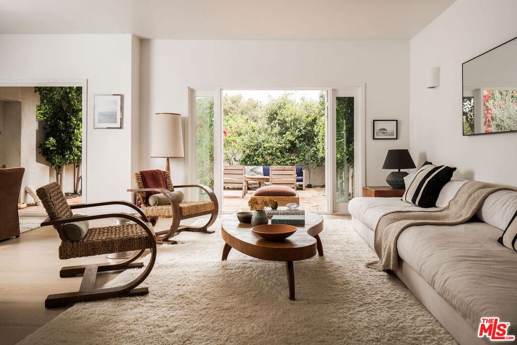 Image of 6435 Zumirez Dr Unit: 8, Malibu, CA, 90265, US