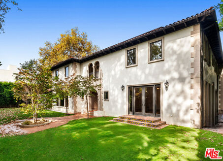 Picture of 5 bedroom house for sale.