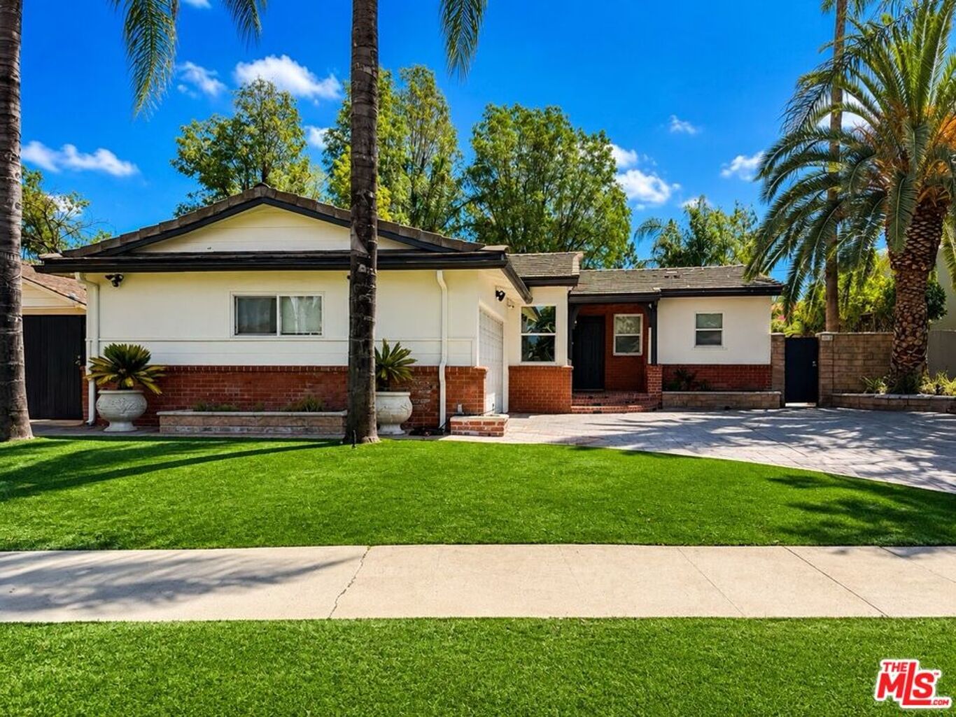 Image of 5406 Garden Grove Ave, Tarzana, CA, 91356, US