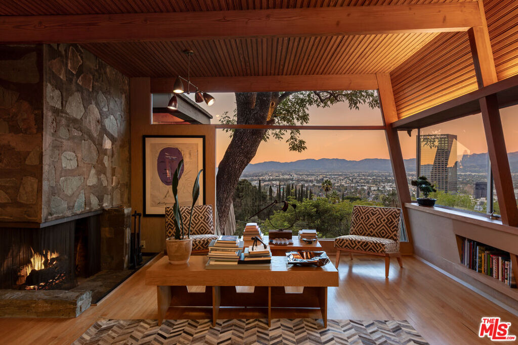 Image of 3580 Multiview Dr, Los Angeles, CA, 90068, US