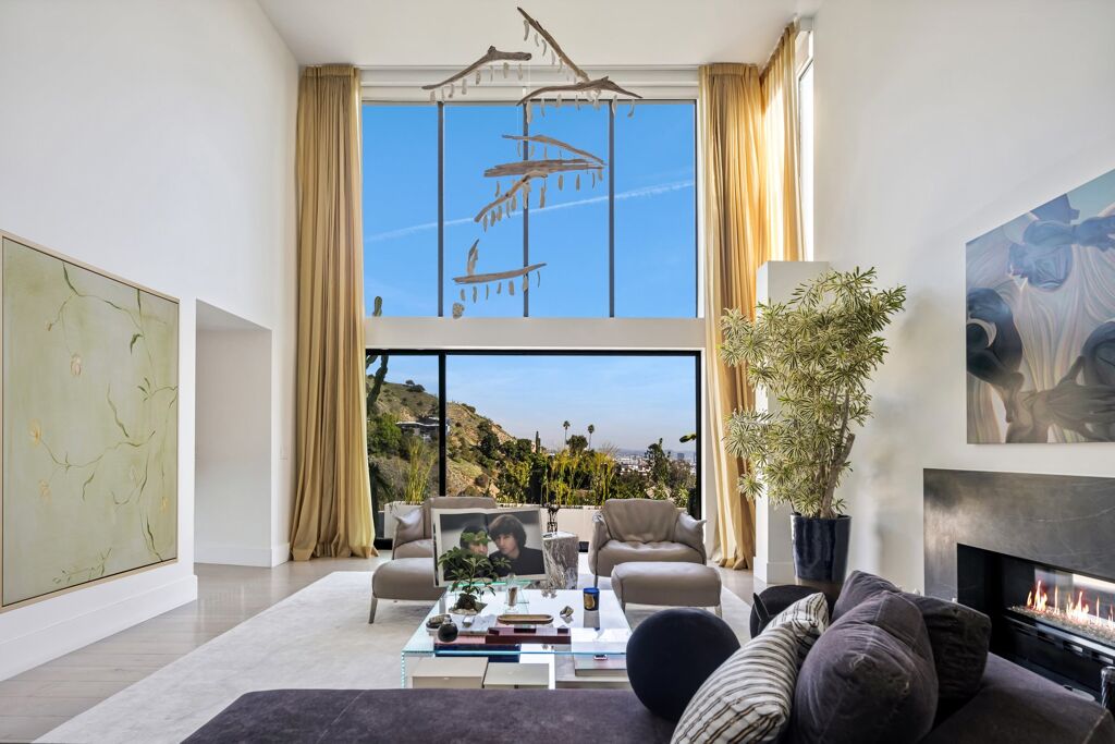 Image of 8080 Laurel View Dr, Los Angeles, CA, 90069, US