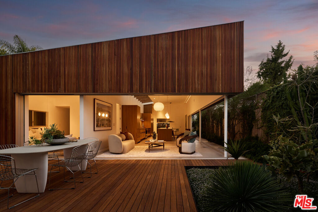 Image of 1028 Pleasantview Ave, Los Angeles, CA, 90291, US