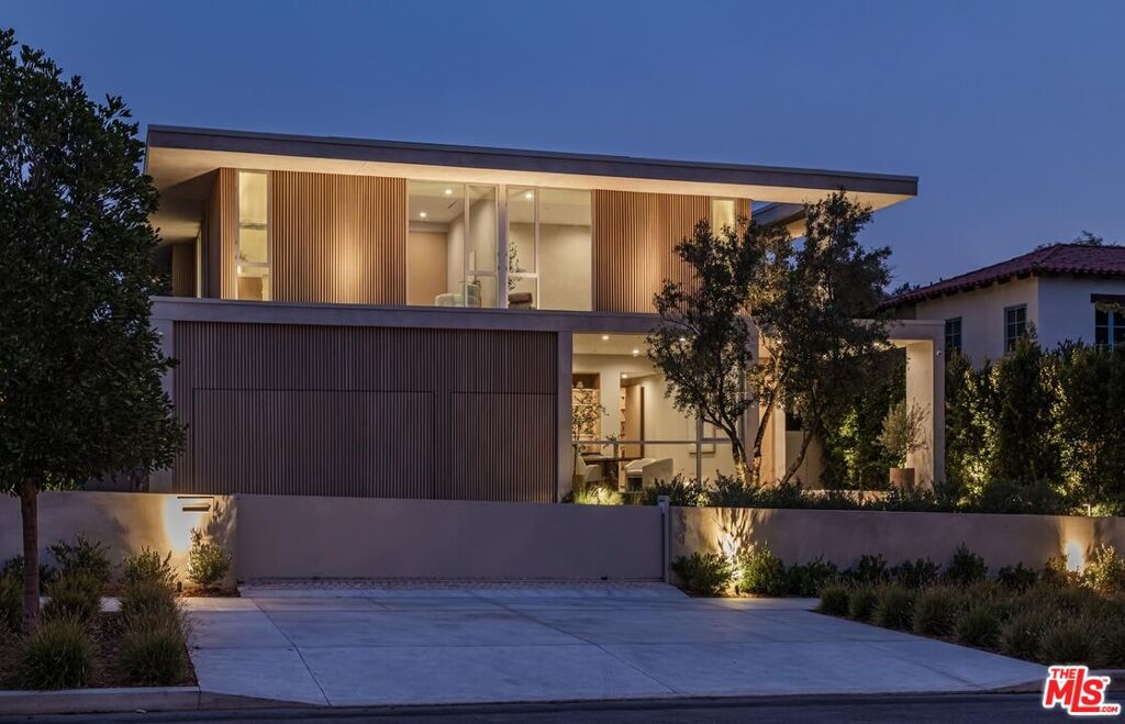 Image of 634 Moreno Ave, Los Angeles, CA, 90049, US
