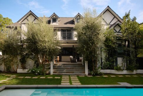 Picture of 6 bedroom house for sale.