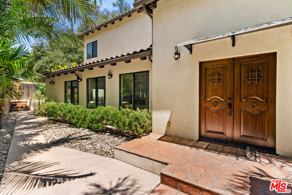 Image of 8836 Wonderland Ave, Los Angeles, CA, 90046, US