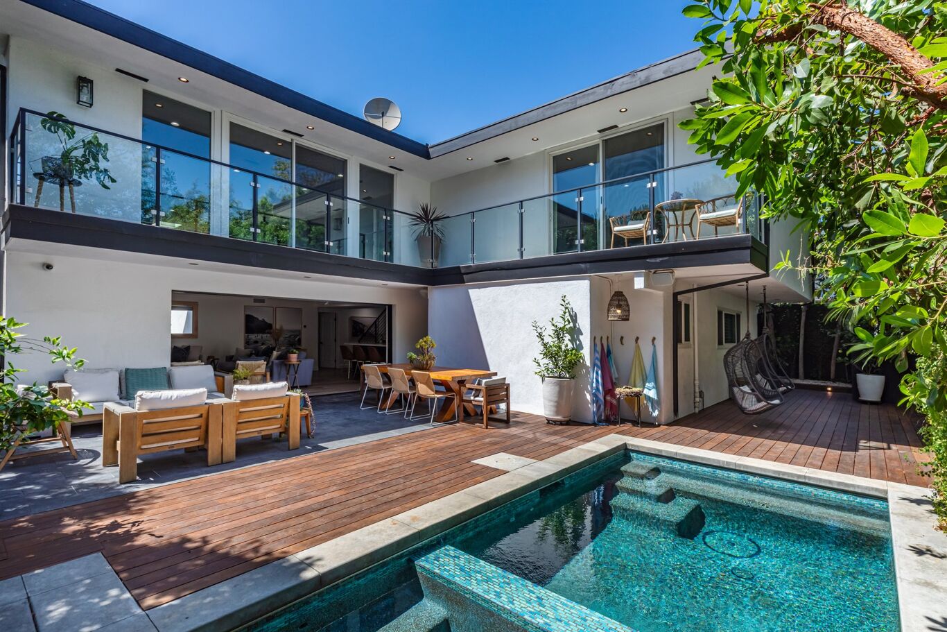 Image of 3240 Shelby Dr, Los Angeles, CA, 90034, US
