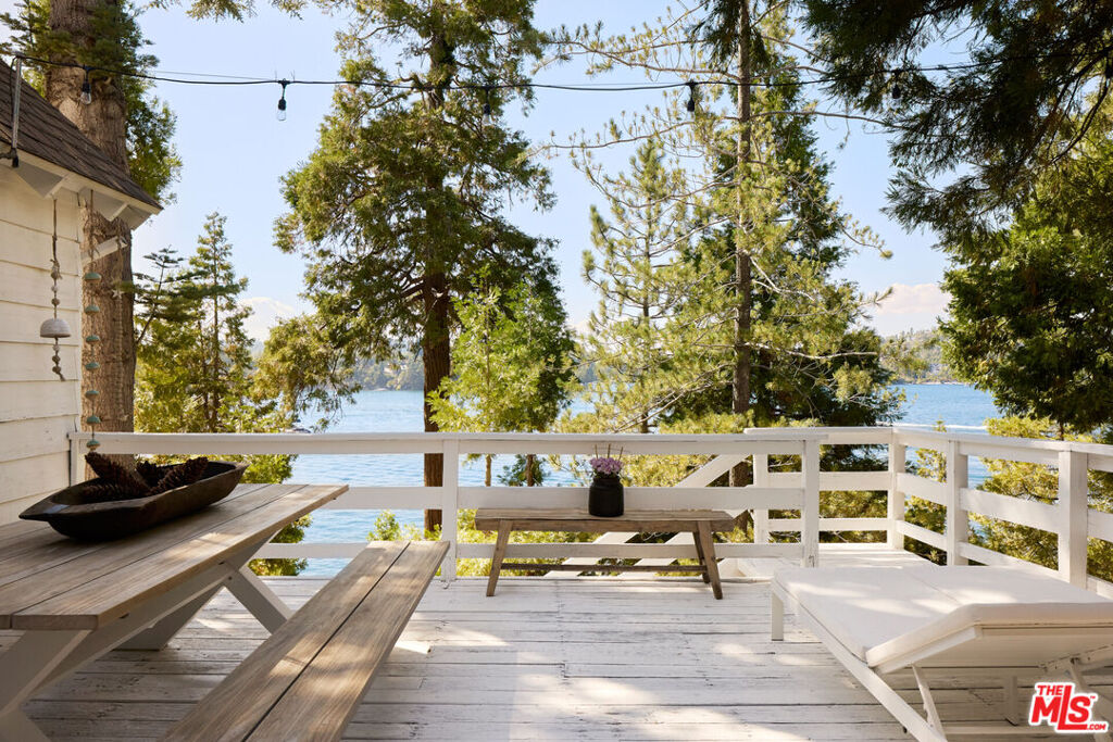 Image of 28918 Palisades Dr, Lake Arrowhead, CA, 92352, US