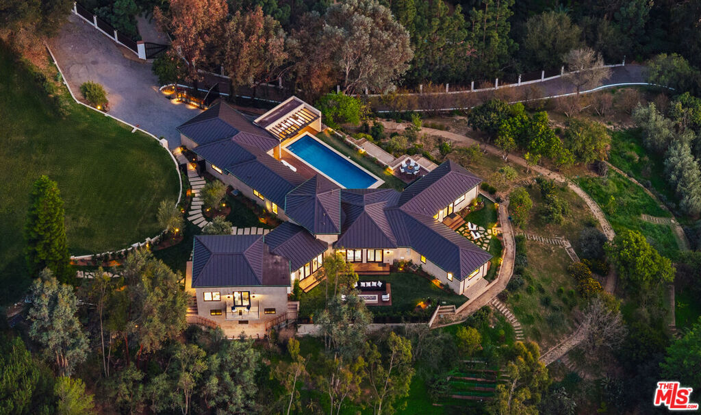 Image of 13146 Rivers Rd, Los Angeles, CA, 90049, US