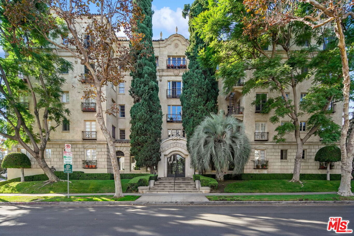 Image of 109 N Sycamore Ave Unit: 204, Los Angeles, CA, 90036, US