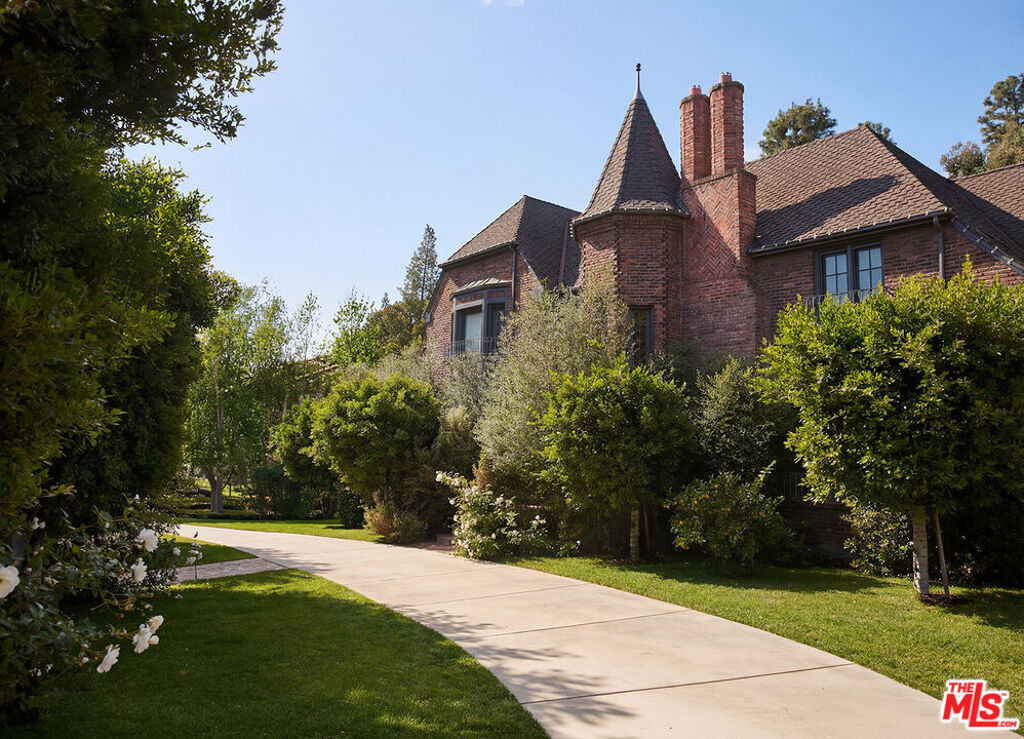 Image of 2501 N Vermont Ave, Los Angeles, CA, 90027, US