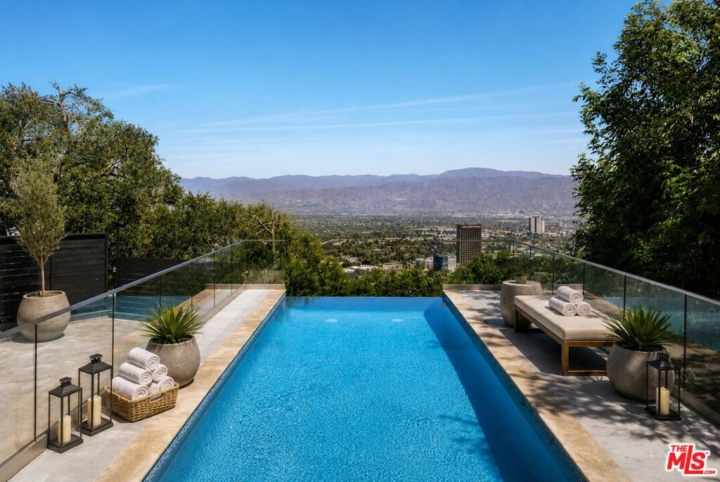 Image of 7825 Torreyson Dr, Los Angeles, CA, 90046, US