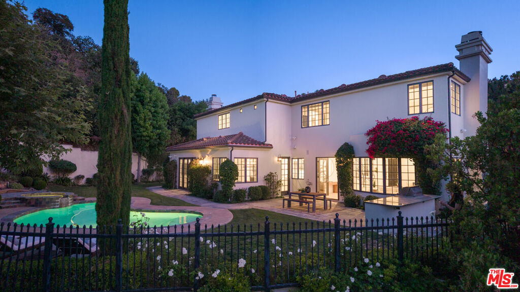 Image of 3686 Benedict Canyon Ln, Sherman Oaks, CA, 91423, US