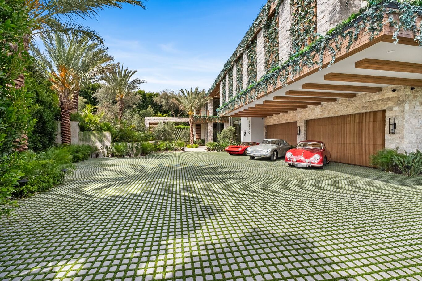 Image of 1360 Laurel Way, Beverly Hills, CA, 90210, United States