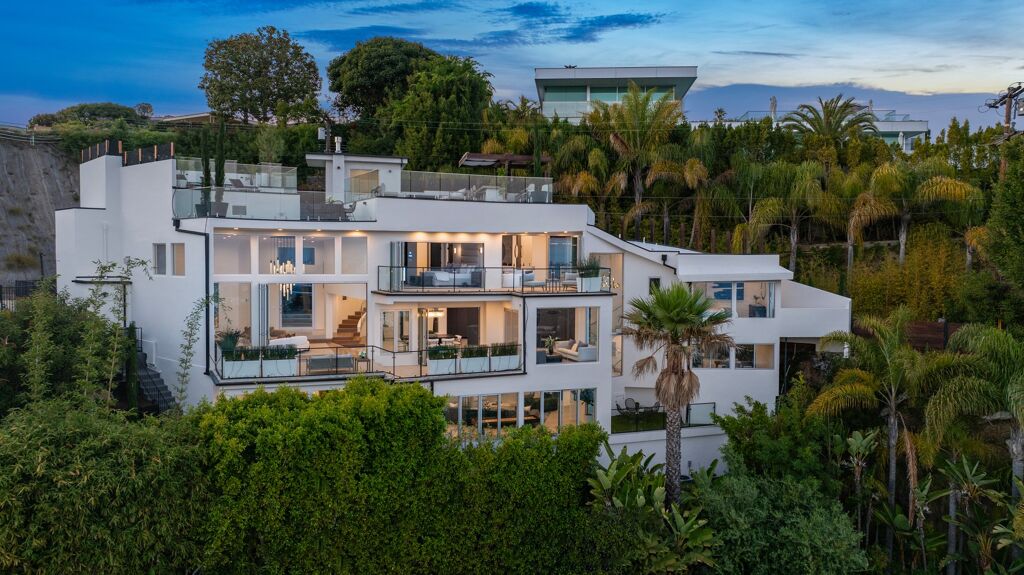 Image of 9270 Kinglet Dr, Los Angeles, CA, 90069, US